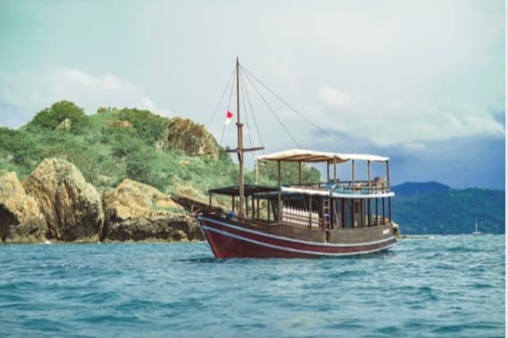 Cajoma Dive Yatch