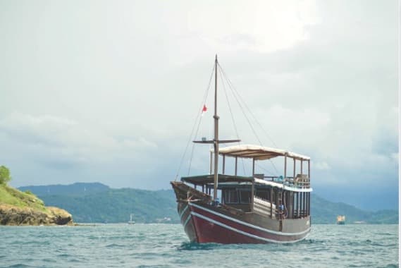 Cajoma Dive Yatch